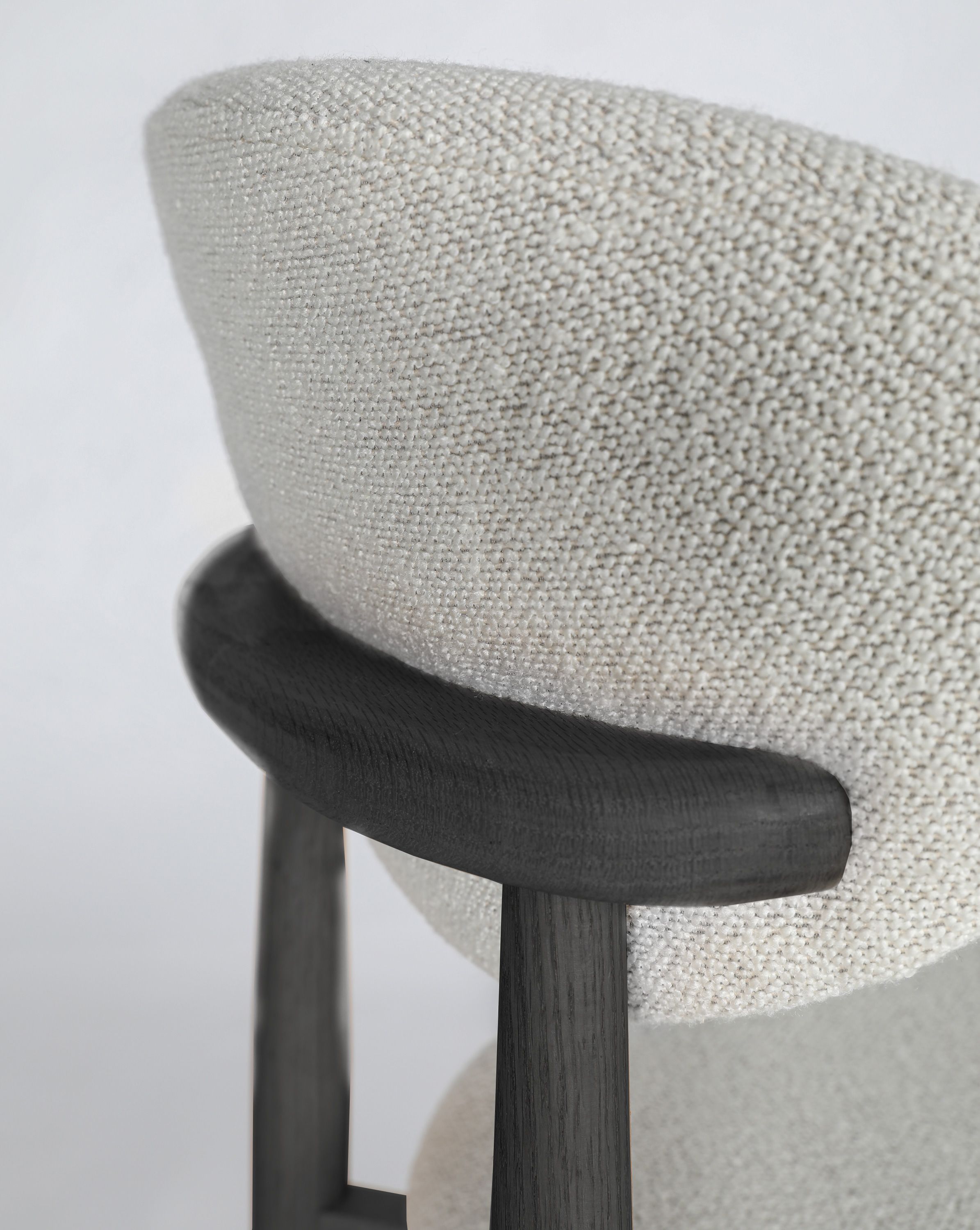 Le Chic spisestol sortpigmenteret