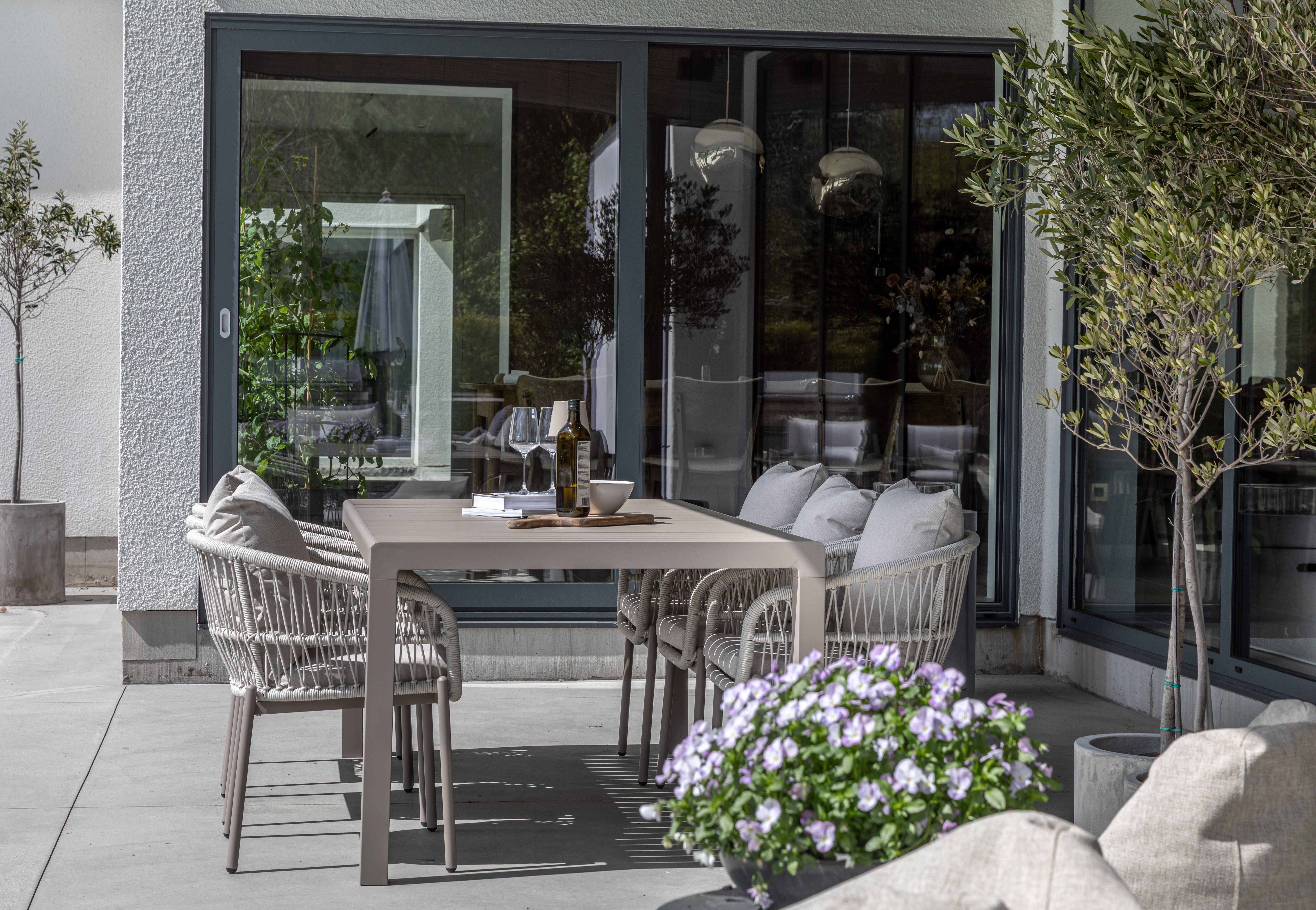 Le Graisse spisegruppe 200 cm med Cannes-stole beige