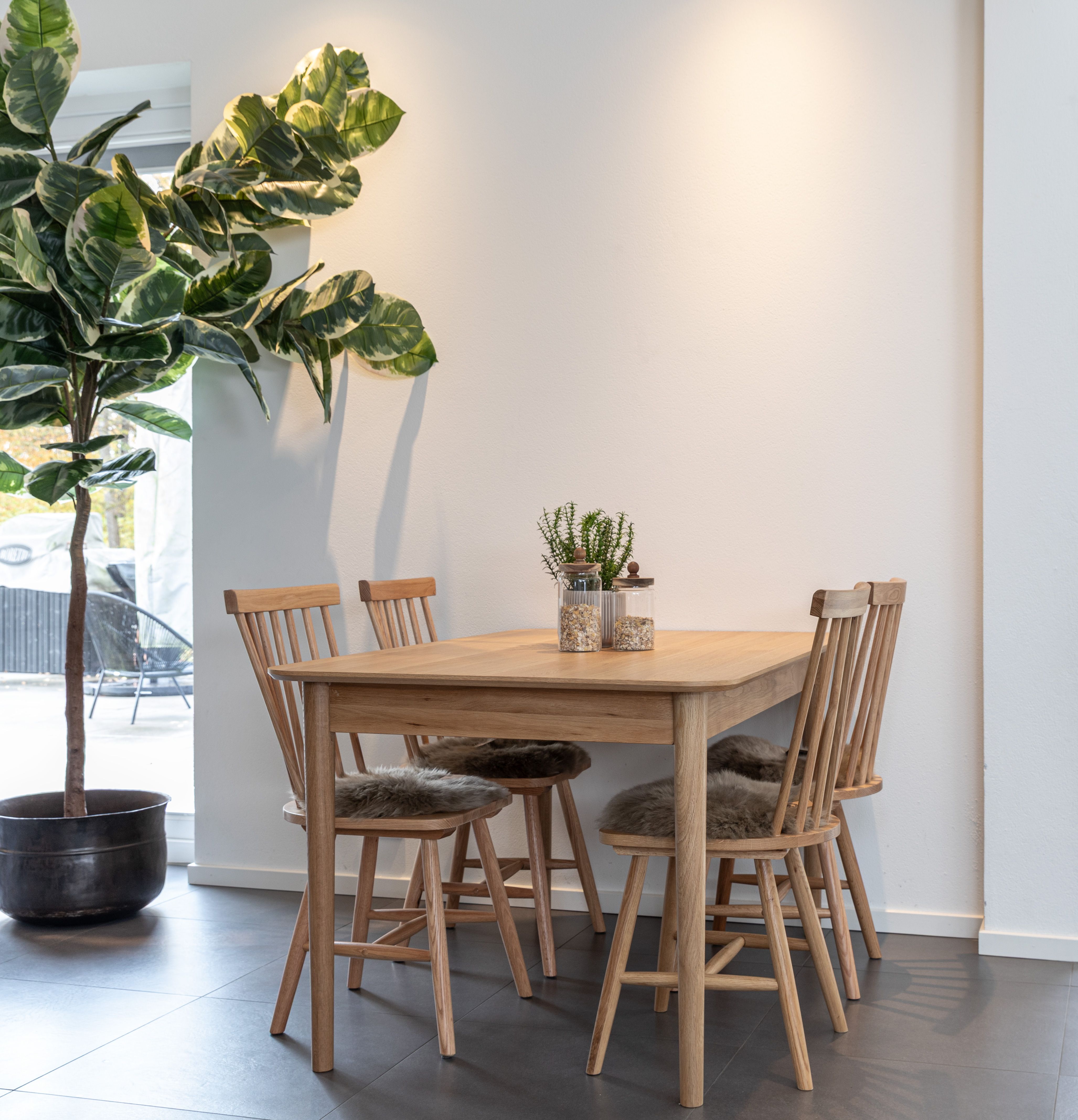 Oskar spisegruppe eg 140x90cm med Stol 1