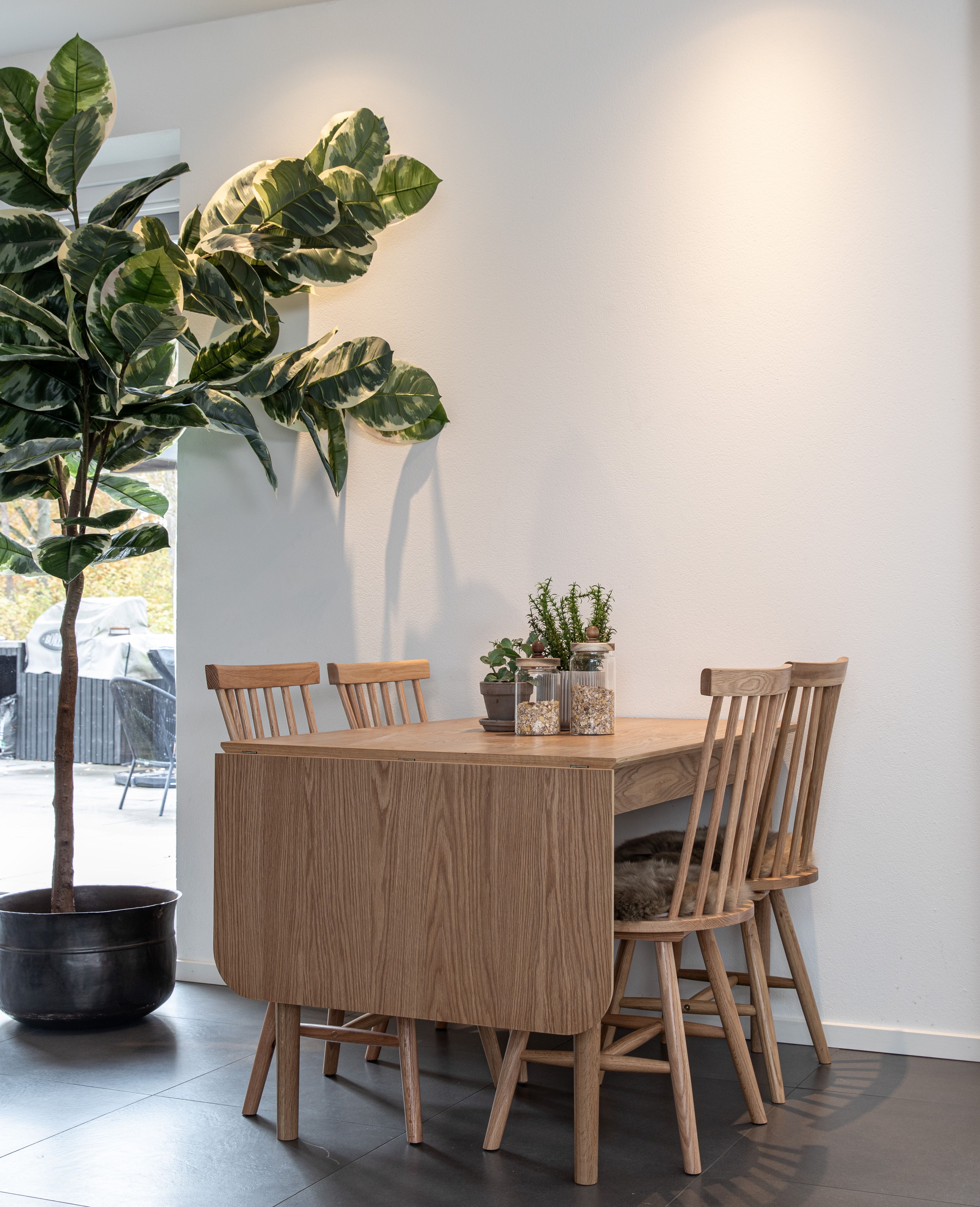 Oskar spisegruppe eg 120x80cm + klapbord med Stol 1